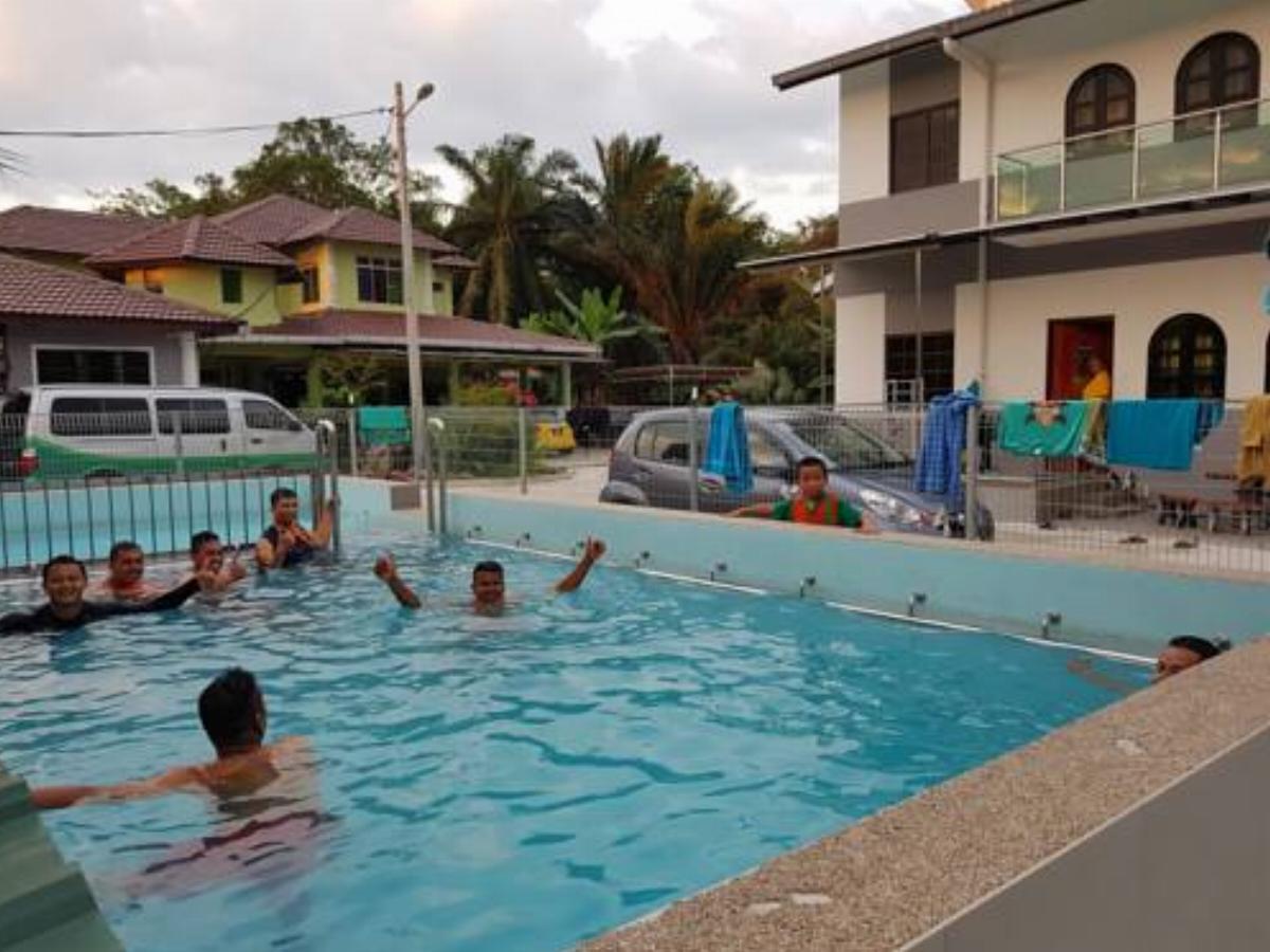 MRI Homestay Sg Buloh - Village Bungalow with Swimming Pool Hotel Bandar Puncak Alam Malaysia