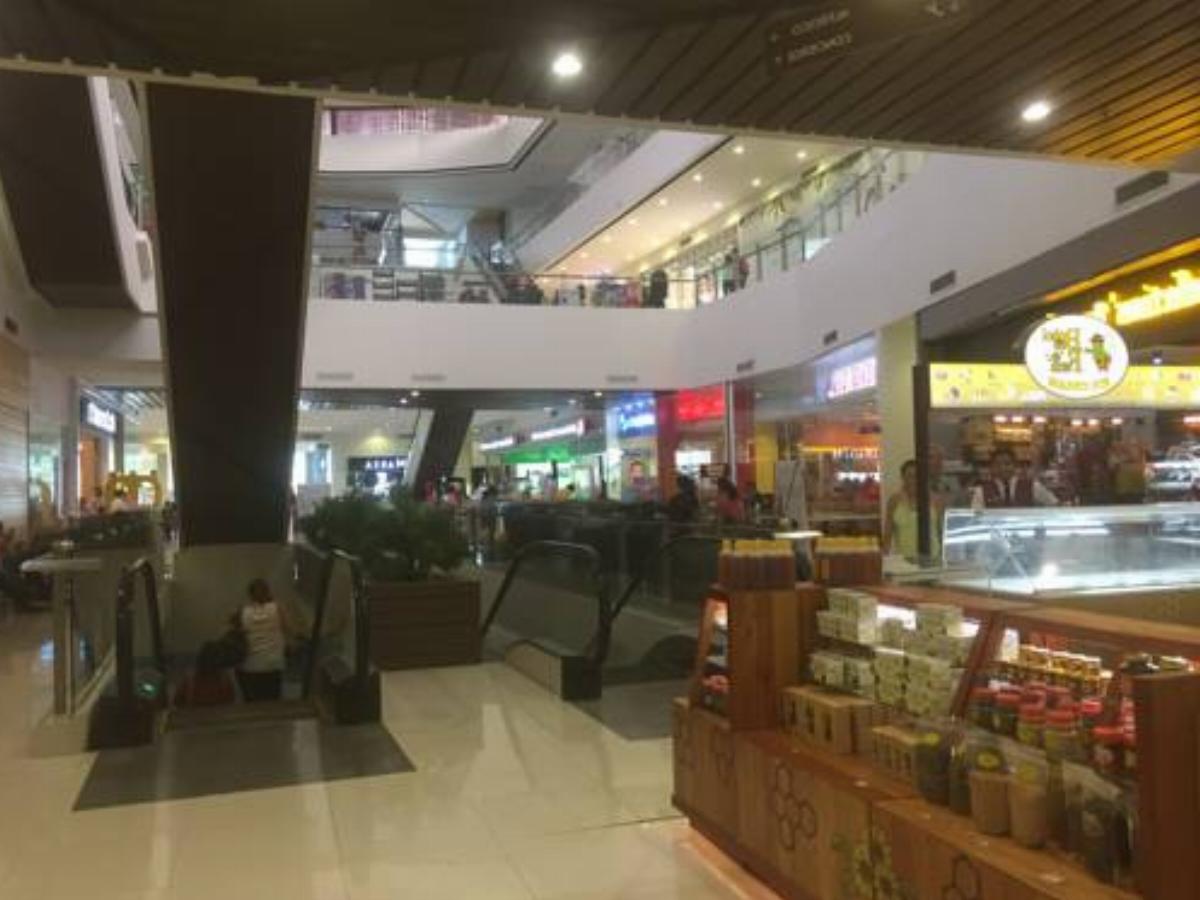 Near airport Robinson Mall 7-eleven only 5minutes walk Hotel Lapu-Lapu Philippines