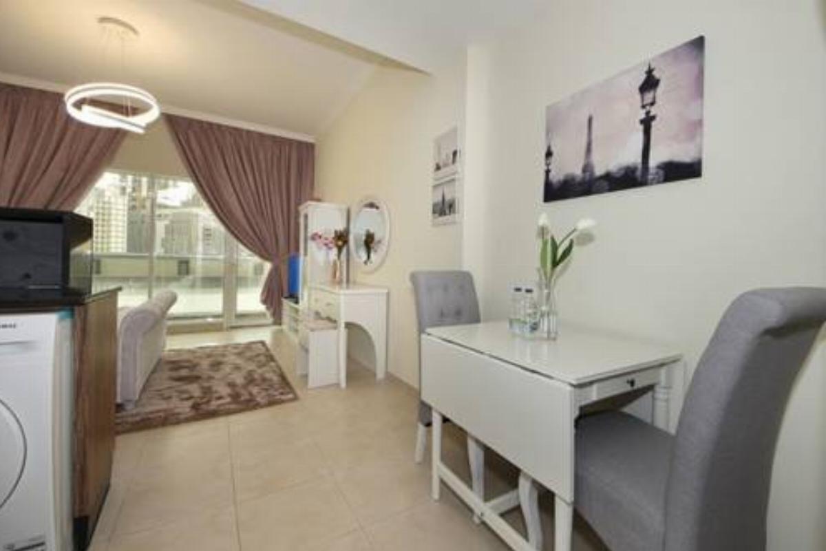 New Arabian Holiday Homes - Al Nujoom Hotel Dubai United Arab Emirates