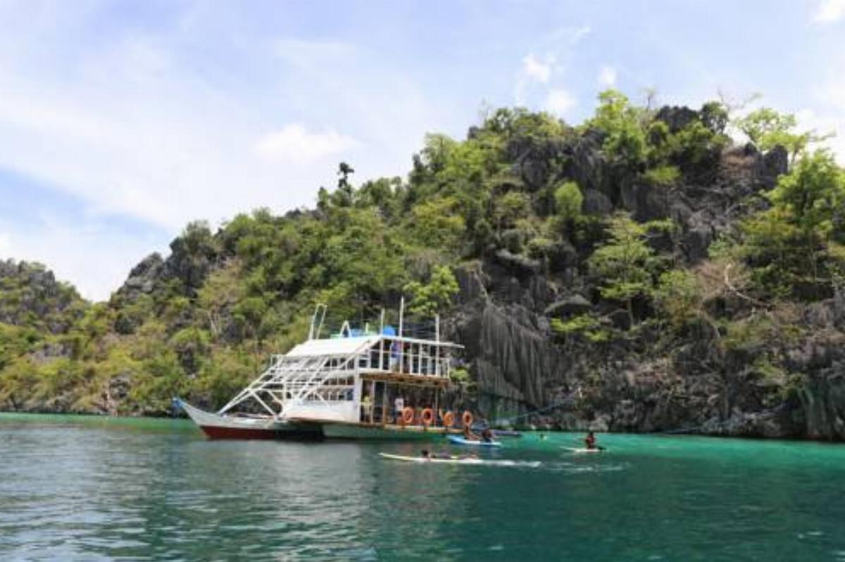 Paolyn Floating House Restaurant Hotel Coron Philippines