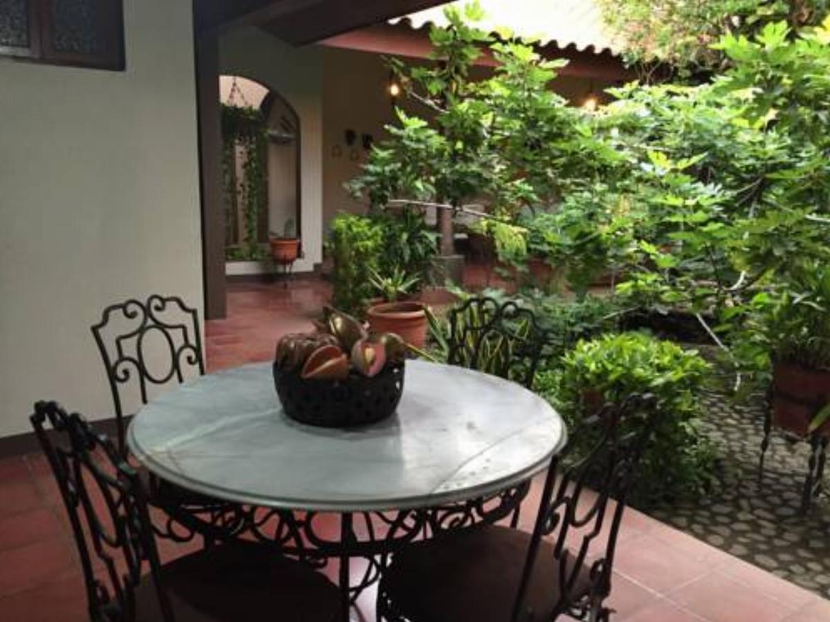 Paz de Luna Bed & Breakfast Hotel León Nicaragua