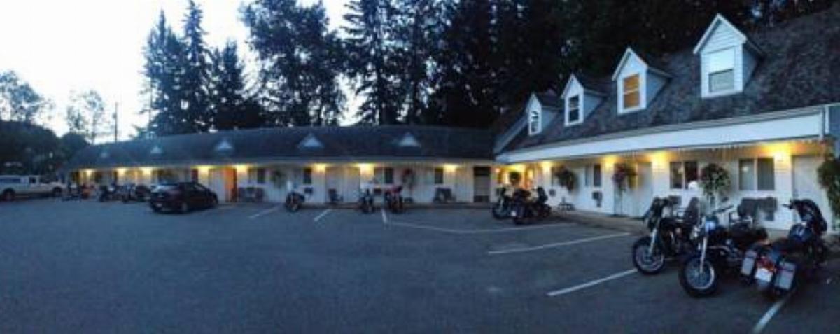 Pines Motel Hotel Sicamous Canada