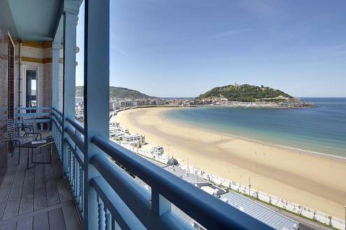 Playa de La Concha 2 Apartment by FeelFree Rentals Hotel San Sebastián Spain