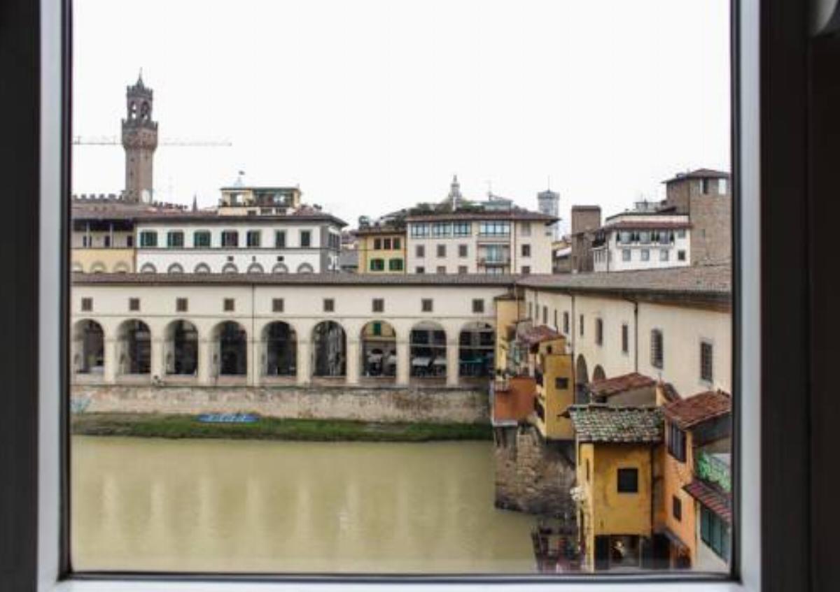 Ponte Vecchio 3 bedroom apartment Hotel Florence Italy