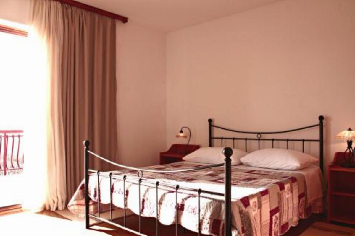 Private Rooms Nela Hotel Karigador Croatia