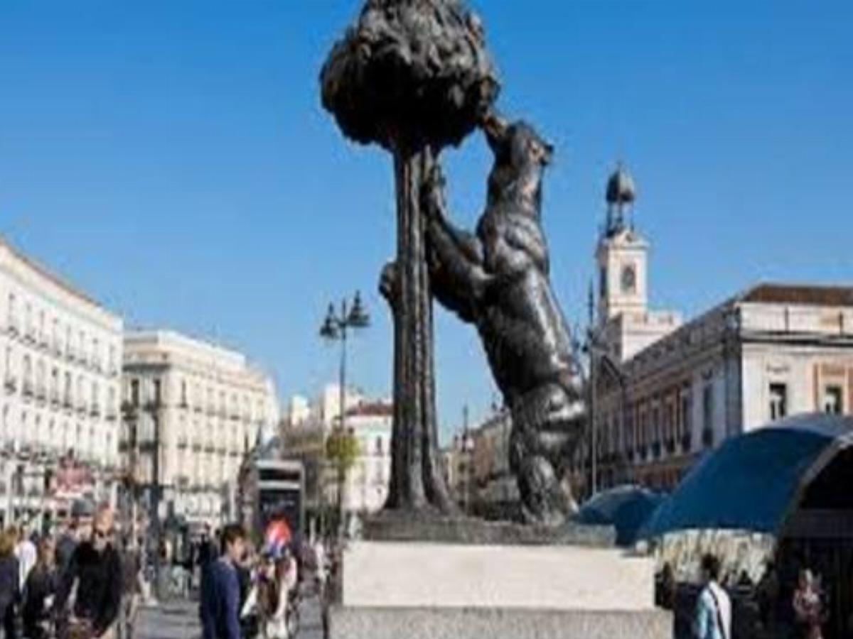Puerta del Sol: It's perfect! Hotel Madrid Spain