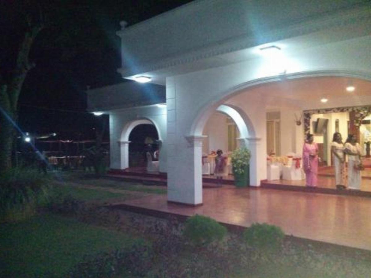 Queens Resort Hotel Madabawita Sri Lanka