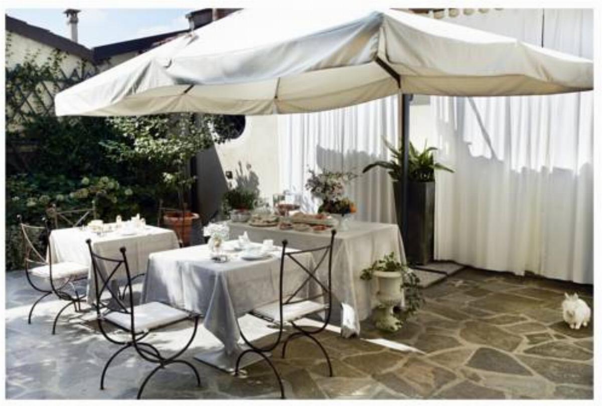 Relais Torre Dei Torti - Luxury Bed and Breakfast Hotel Cava Manara Italy