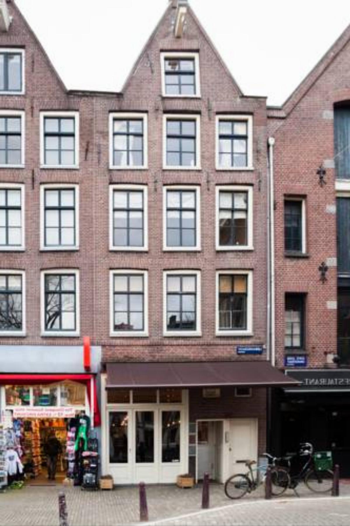 Relaxing Centre Canal View Apartment Hotel Amsterdam Netherlands