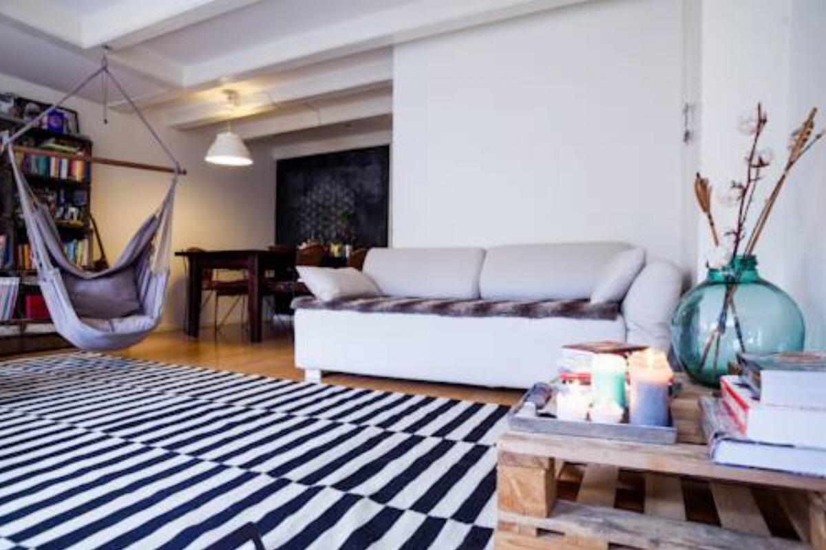 Relaxing Centre Canal View Apartment Hotel Amsterdam Netherlands