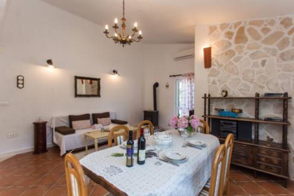 Relaxing Dalmatian house in village Hotel Ljubitovica Croatia
