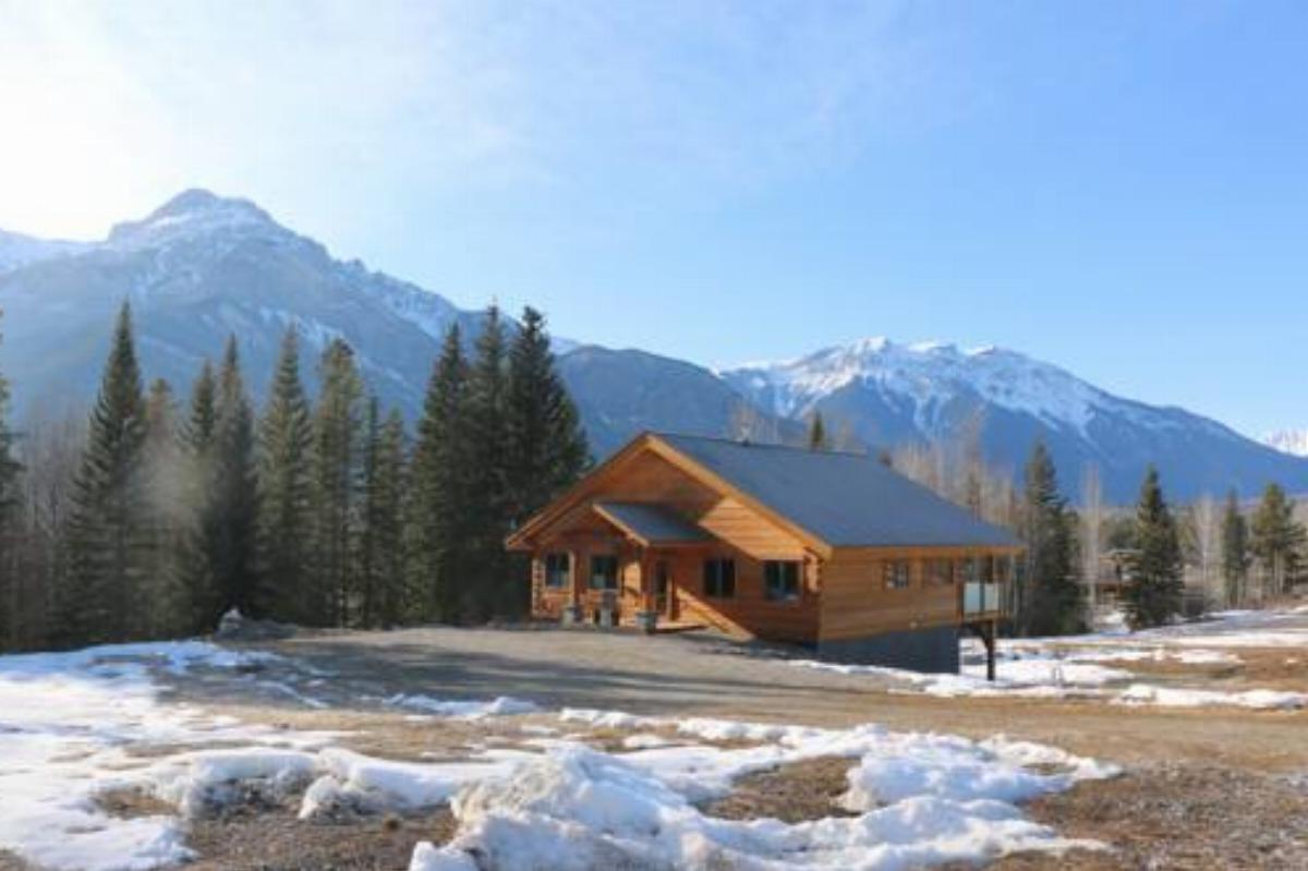 Rocky Mountain Cabins and Home Hotel Golden Canada