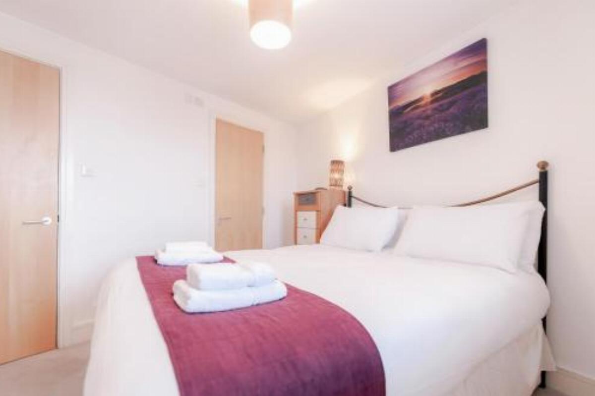 Roomspace Serviced Apartments - Oaks Square Hotel Epsom United Kingdom