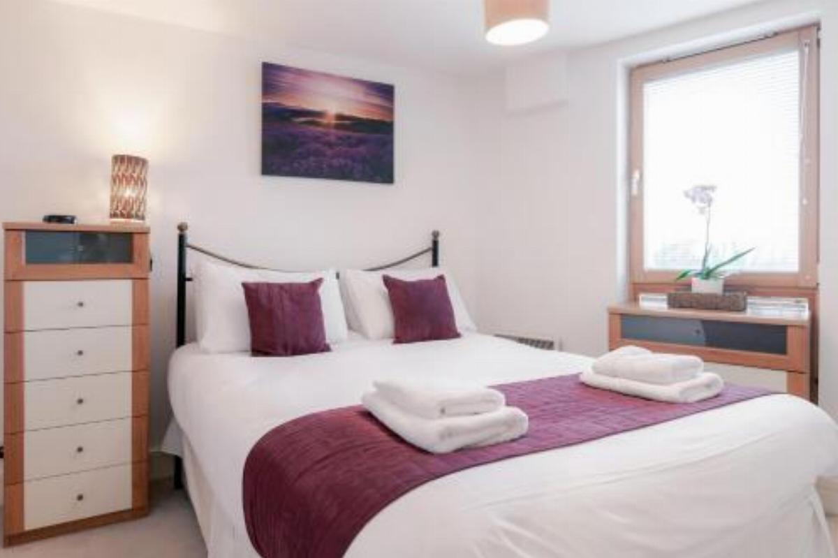 Roomspace Serviced Apartments - Oaks Square Hotel Epsom United Kingdom