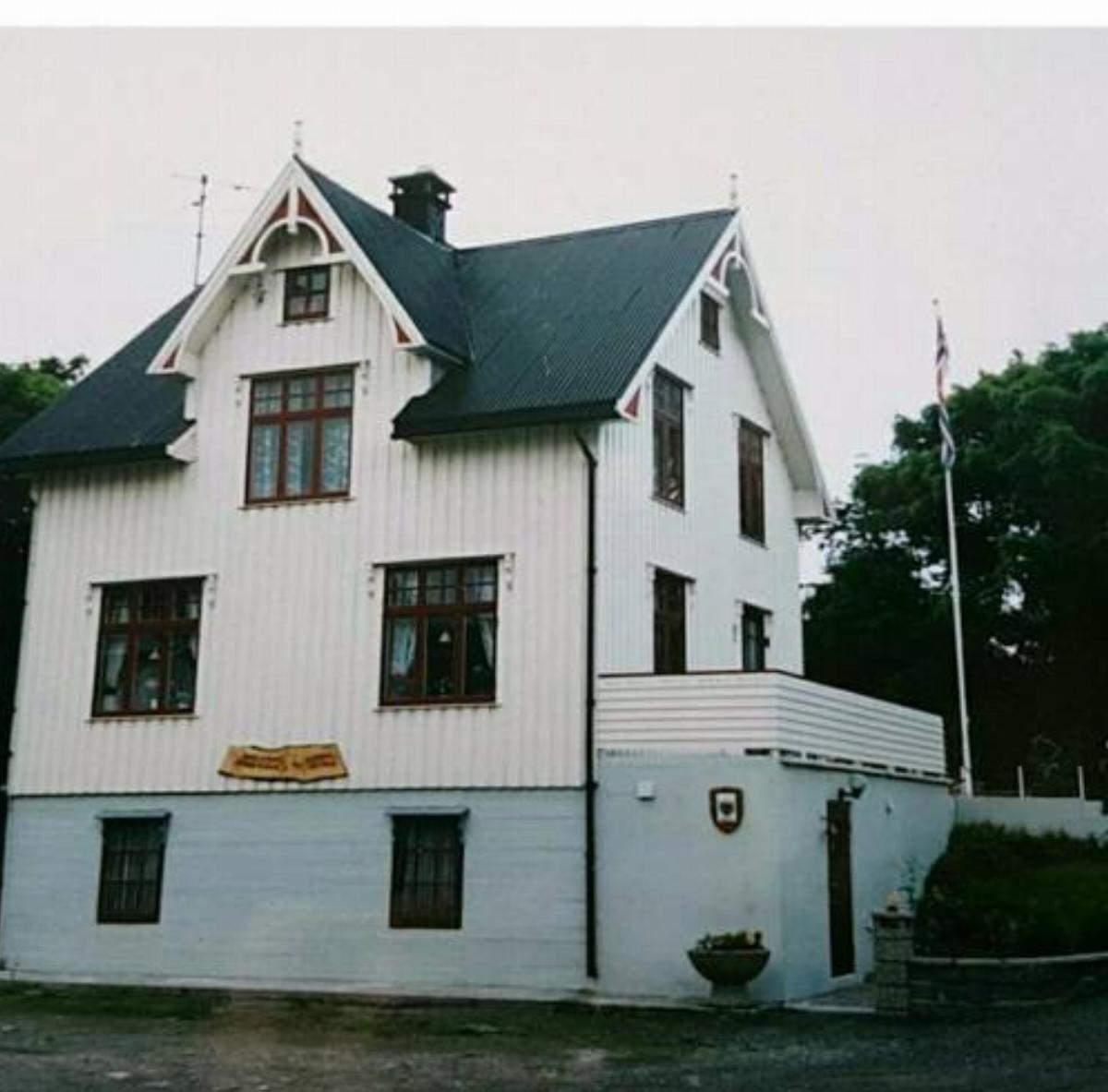 R.Robertsen Utleie Hotel Henningsvær Norway