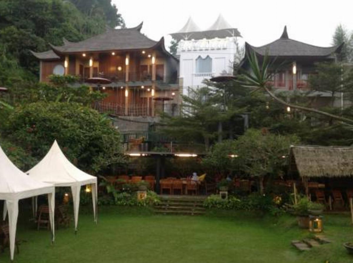 Rumah Stroberi Organic Farm & Family Lodge Hotel Lembang Indonesia