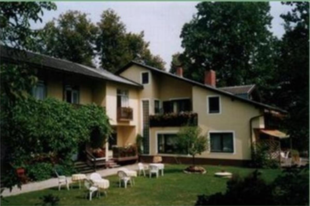 Seehaus Fial Hotel Krumpendorf am Wörthersee Austria