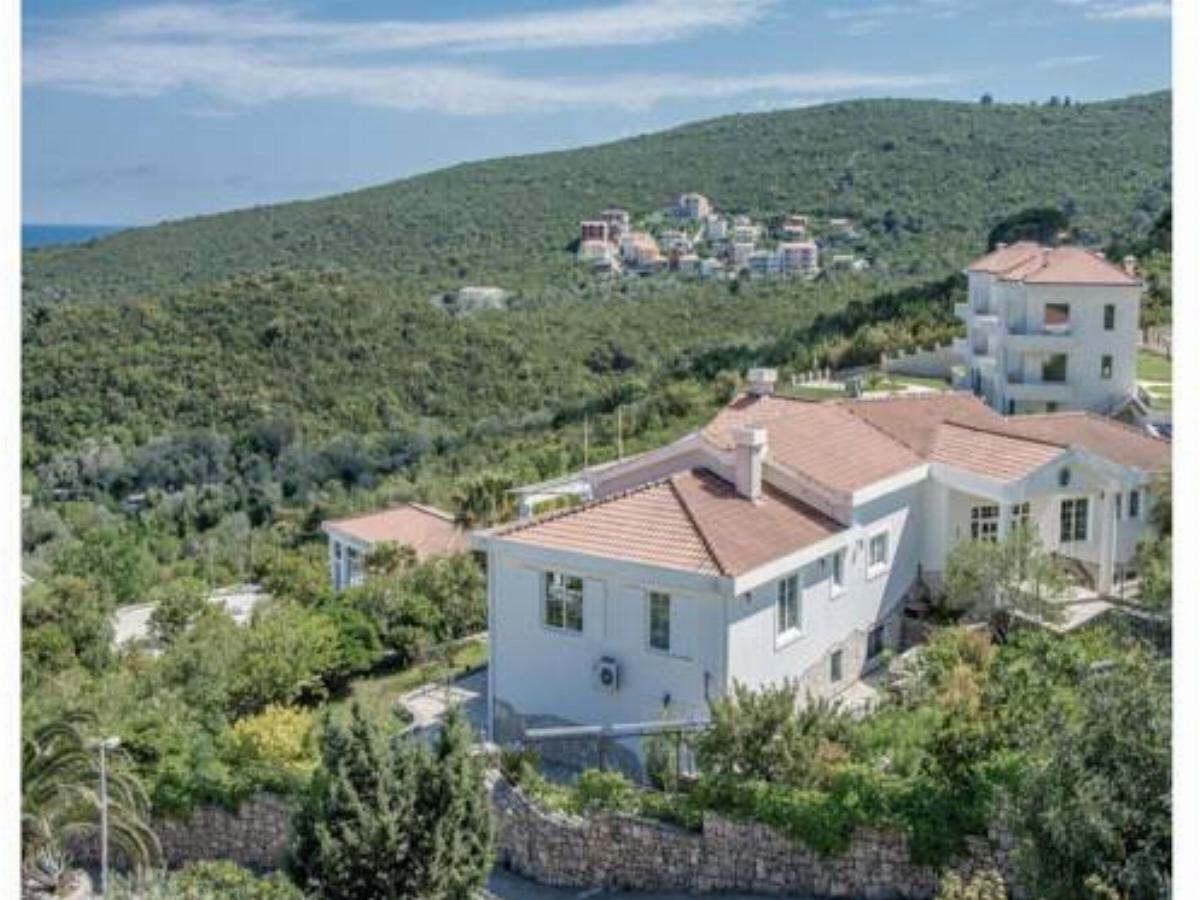 Seven-Bedroom Holiday Home in Zanjic Hotel Luštica Montenegro