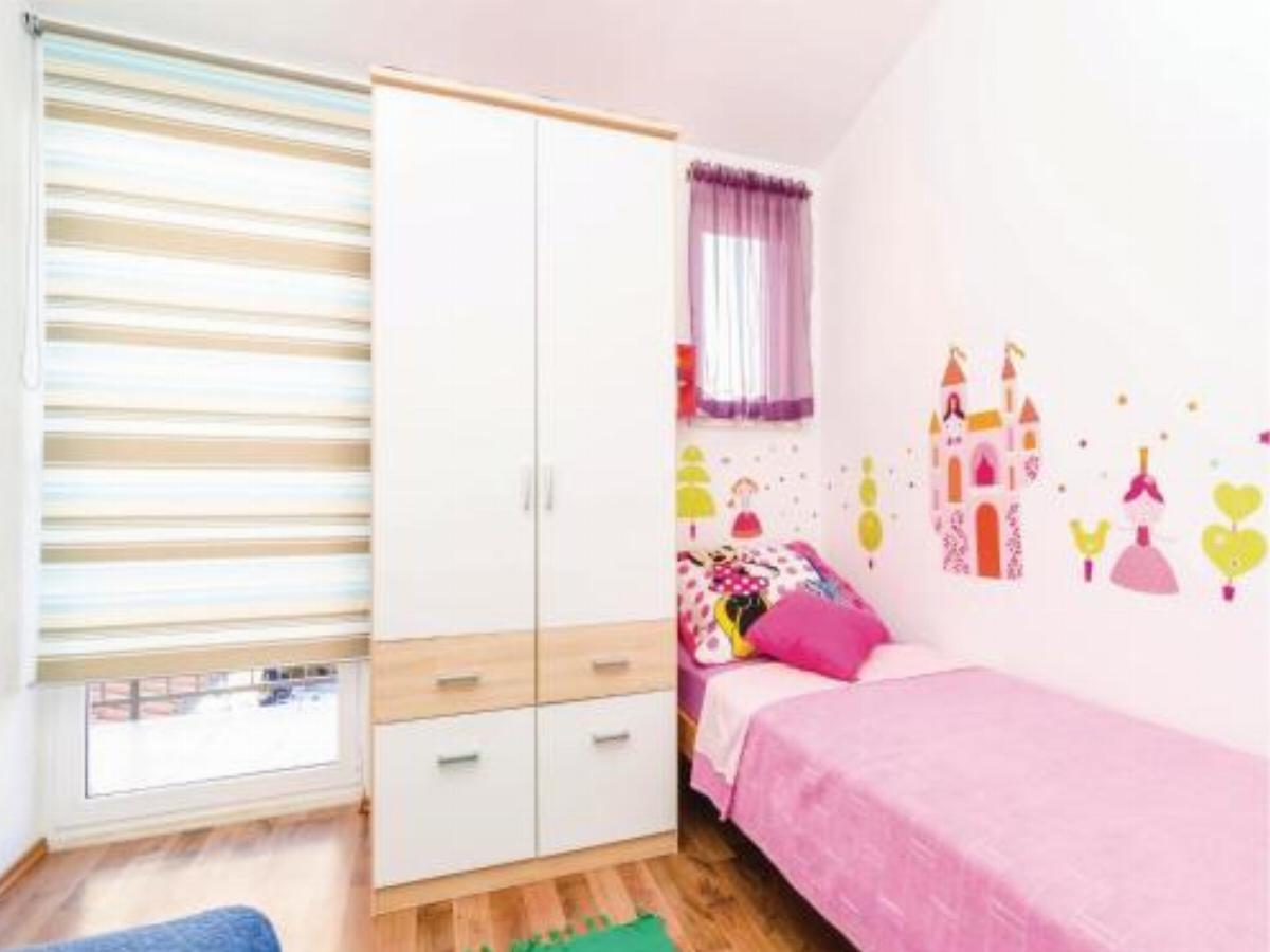 Six-Bedroom Apartment in Cibaca Hotel Čibača Croatia