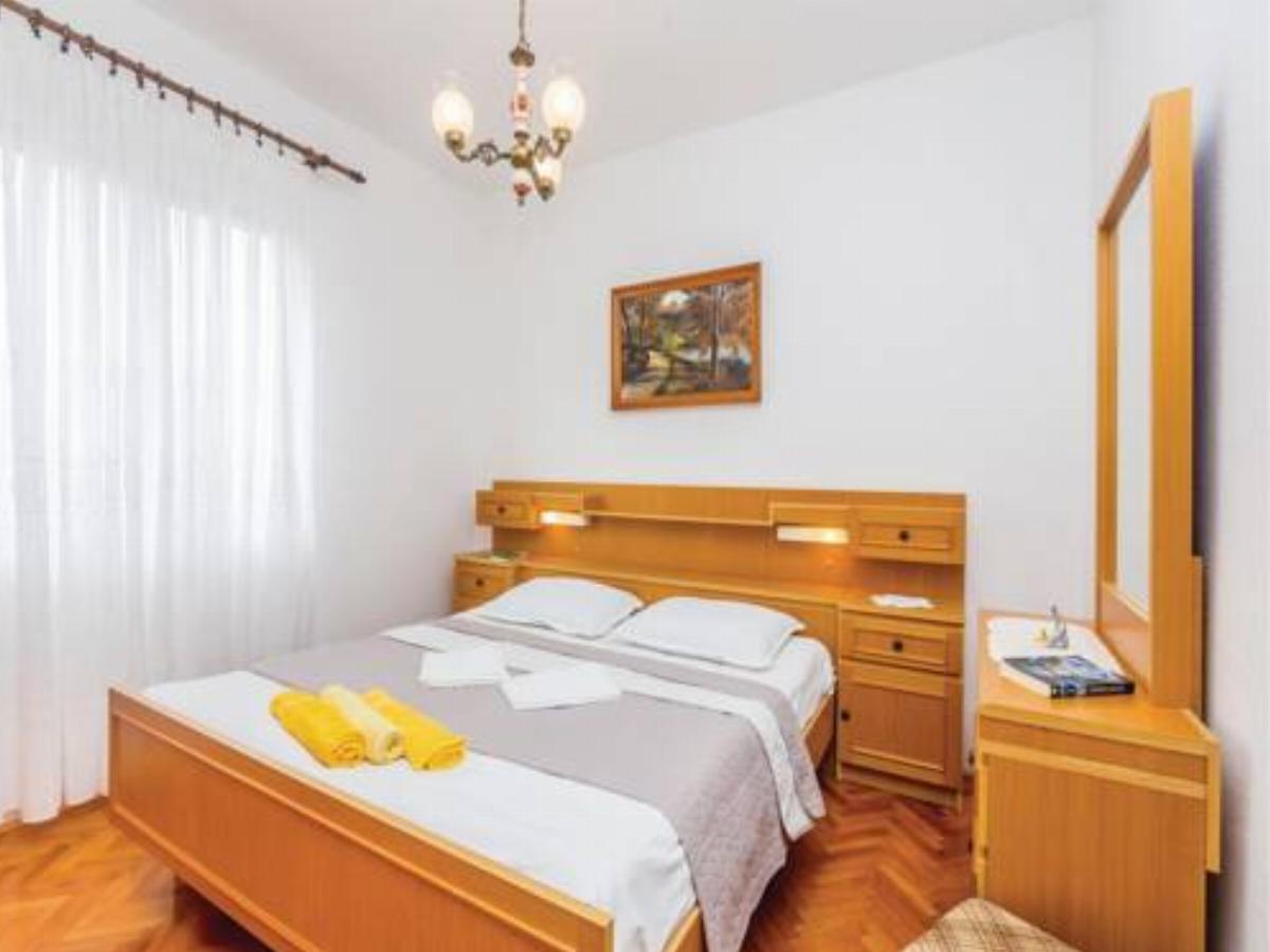 Six-Bedroom Holiday Home in Bascanska Draga Hotel Draga Bašćanska Croatia