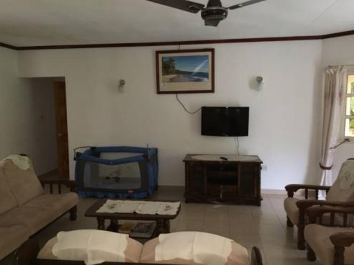 Skyblue Guesthouse - Self Catering Hotel Baie Sainte Anne Seychelles