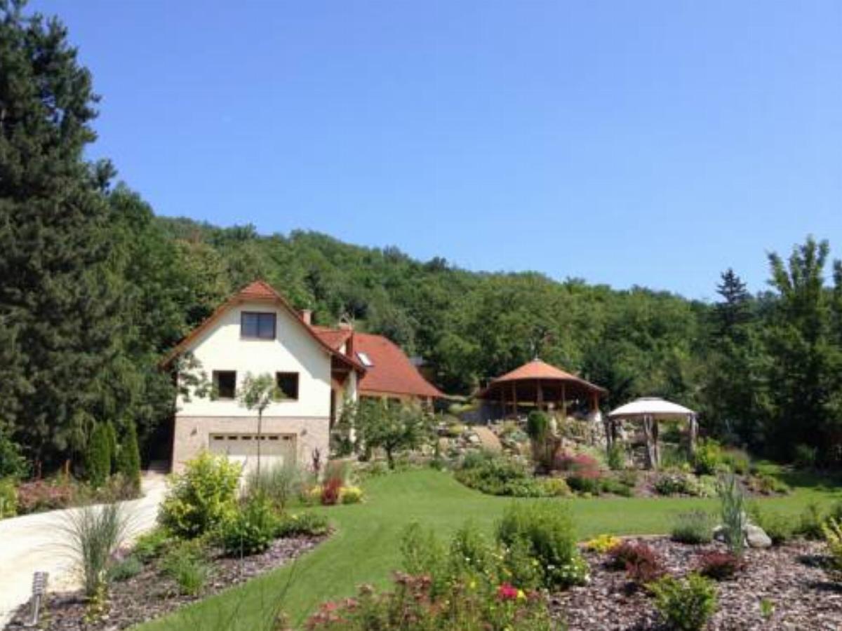 Spacious Guesthouse with Award-Winning Garden Hotel Biatorbágy Hungary