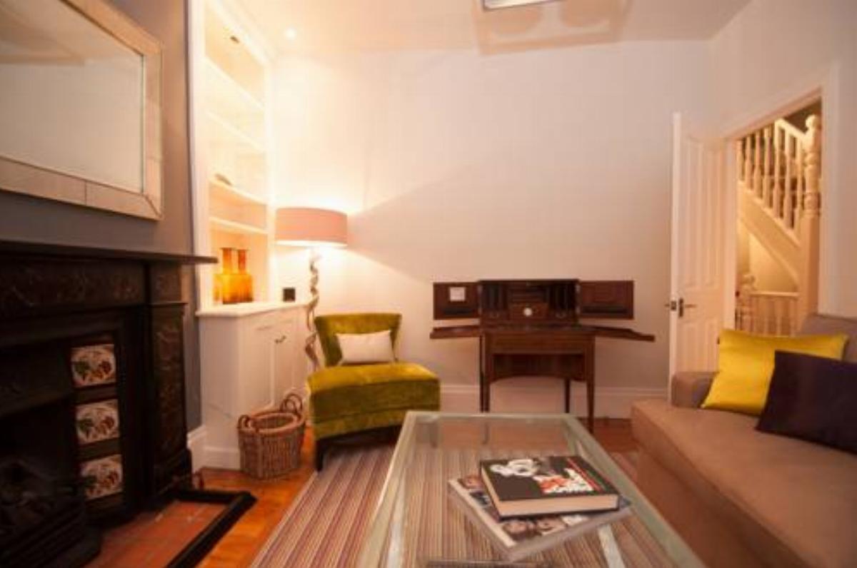 Stanley Grove, 2 bed townhouse with terrace, Battersea Hotel London United Kingdom
