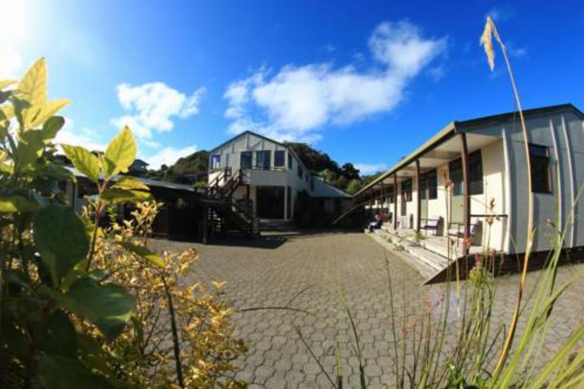 Stewart Island Backpackers Hotel Half-moon Bay New Zealand