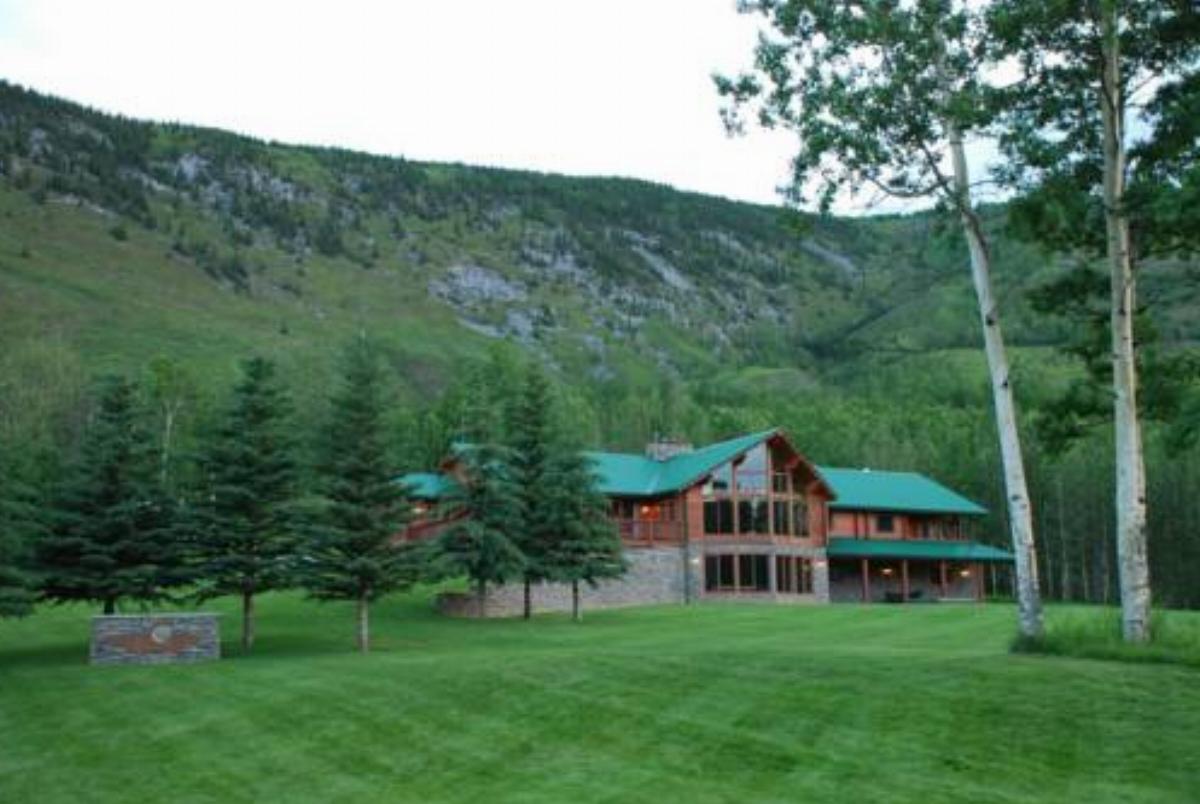 Stone Mountain Safaris Bed and Breakfast Hotel Toad River Canada