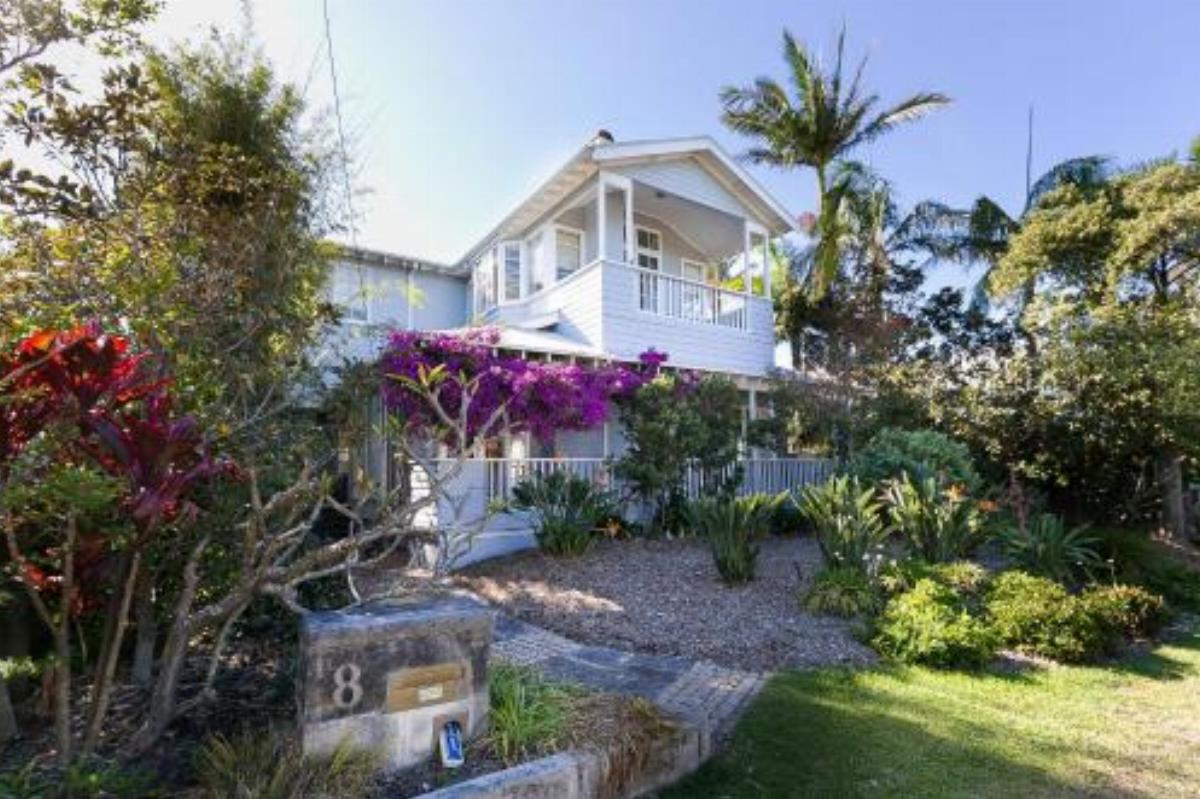 Sublime five-bedroom home 5 minutes from the beach Hotel Collaroy Australia