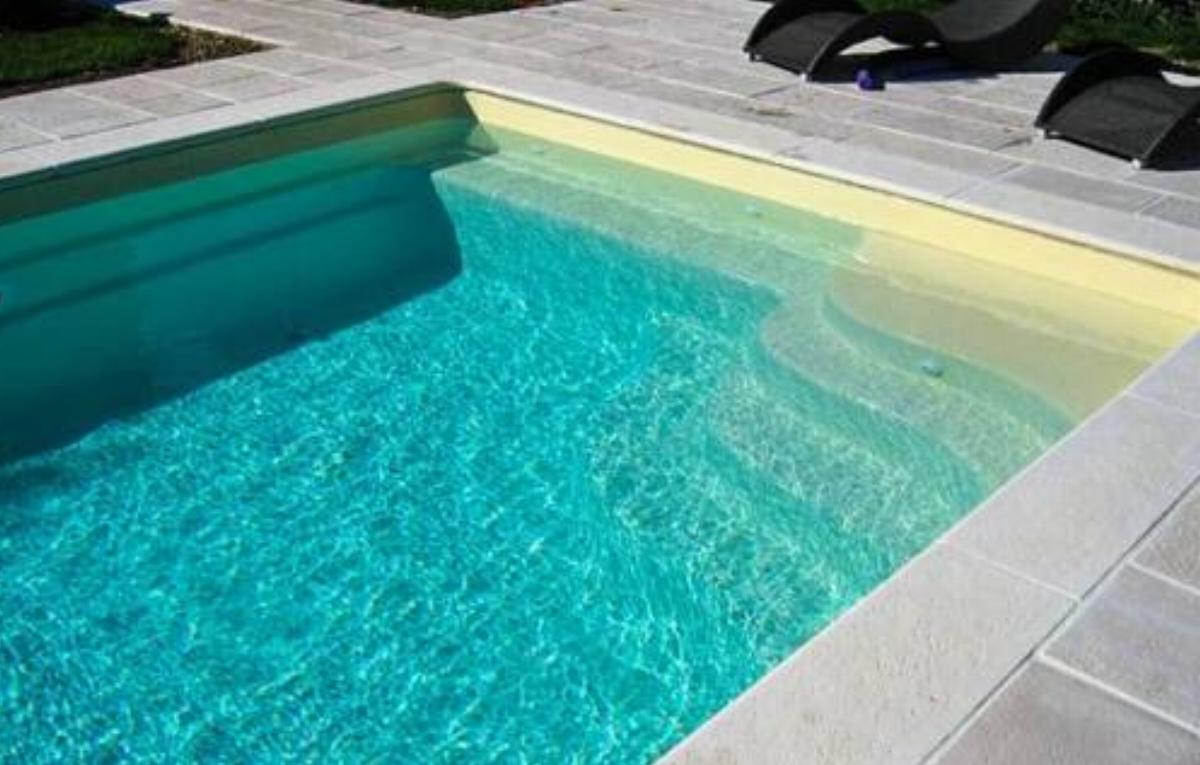 Sunny Breeze: Beach villa with a swimming pool Hotel Kremasti Greece