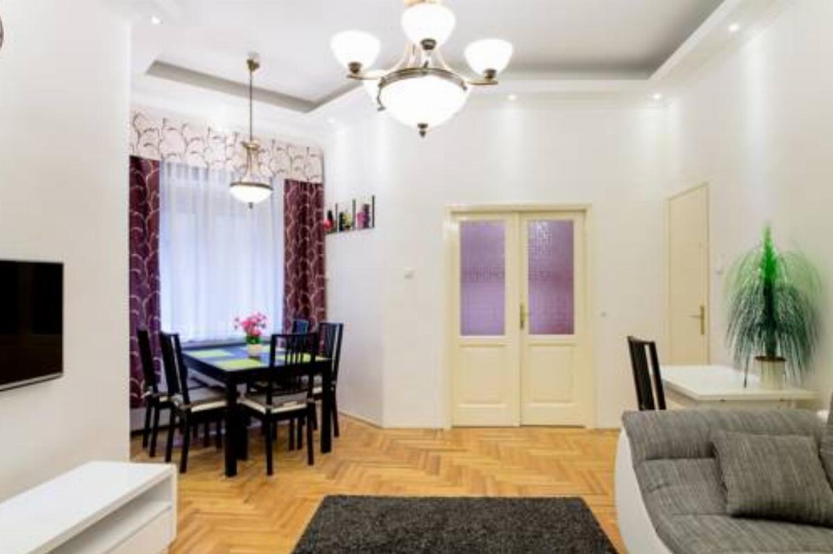 Synagouge Downtown for 10 ppl Hotel Budapest Hungary