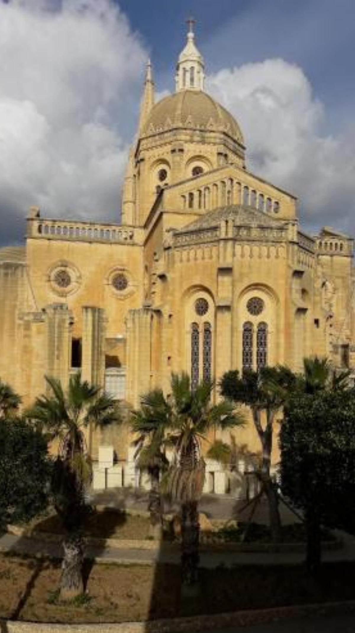 Ta Haqqu Hotel Għajnsielem Malta