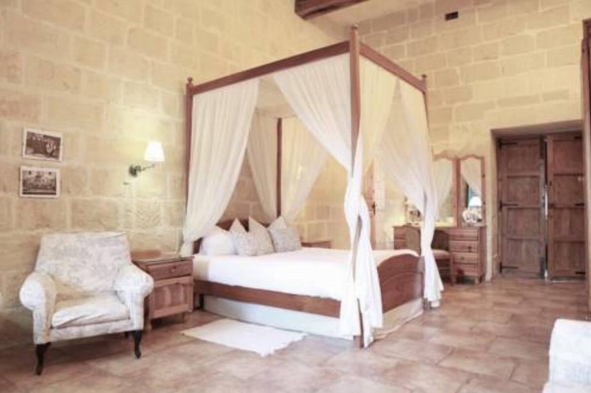 Ta Leli Kelb tal Fenek Hotel Għarb Malta