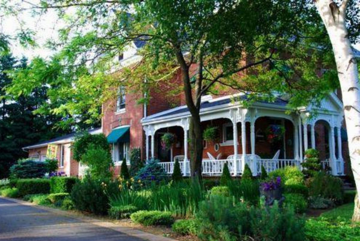The Country Doll House B&B Hotel Simcoe Canada