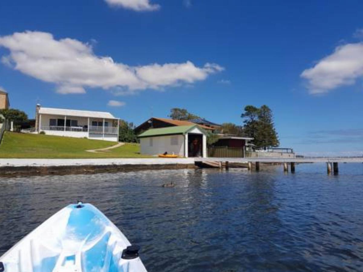 The Lake Escape Hotel Mannering Park Australia