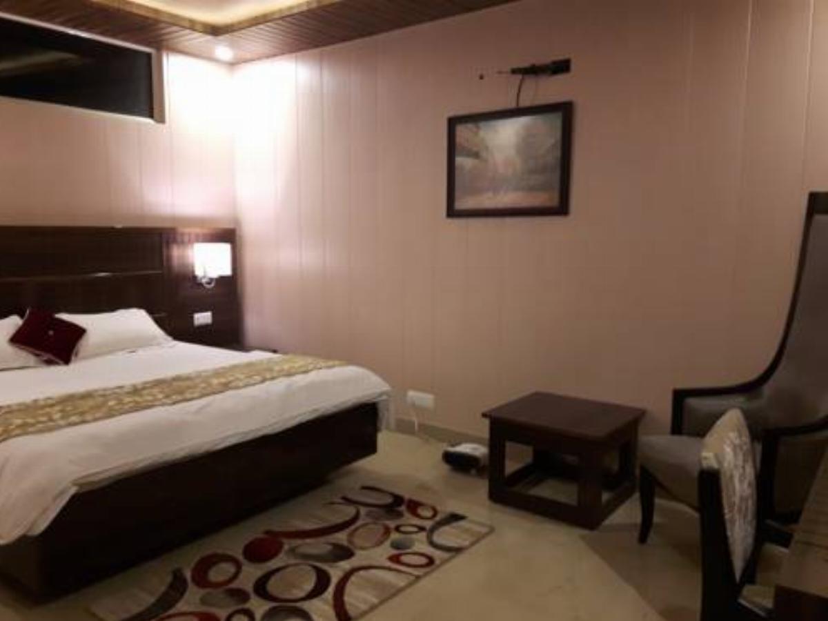 The Maple Leaf Complex Hotel Kharar India