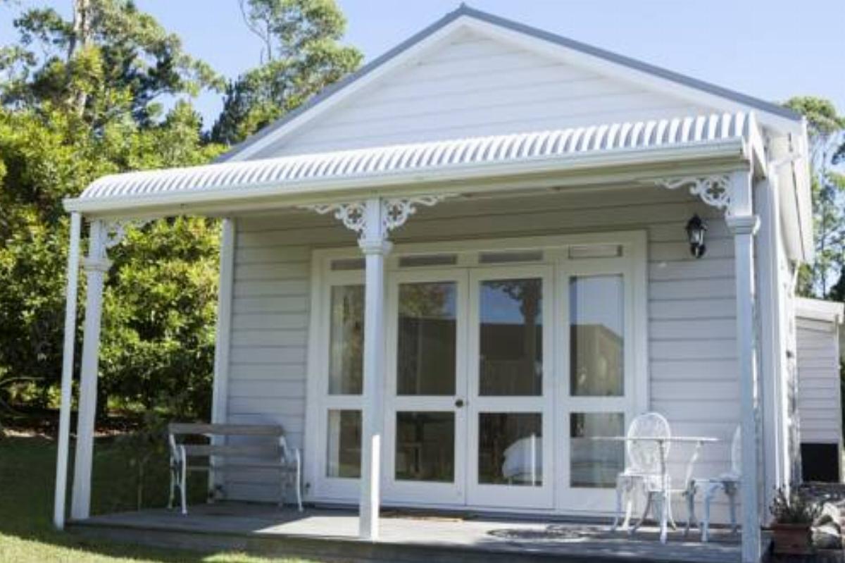 The Nut Cottage Hotel Helensville New Zealand