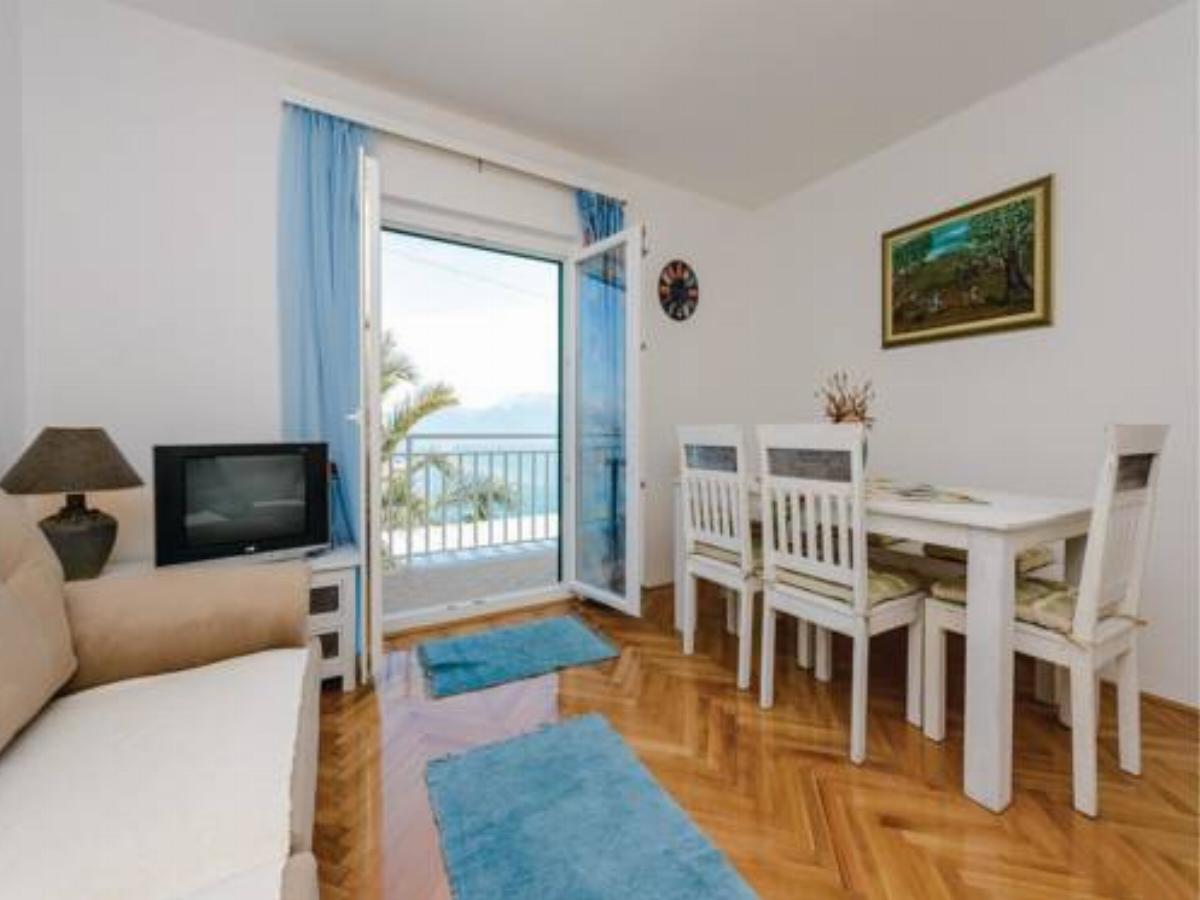 Three-Bedroom Apartment Blace with Sea View 06 Hotel Blace Croatia