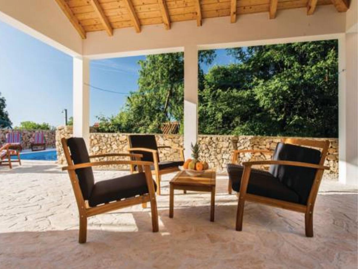 Three-Bedroom Apartment Garica with an Outdoor Swimming Pool 07 Hotel Garica Croatia