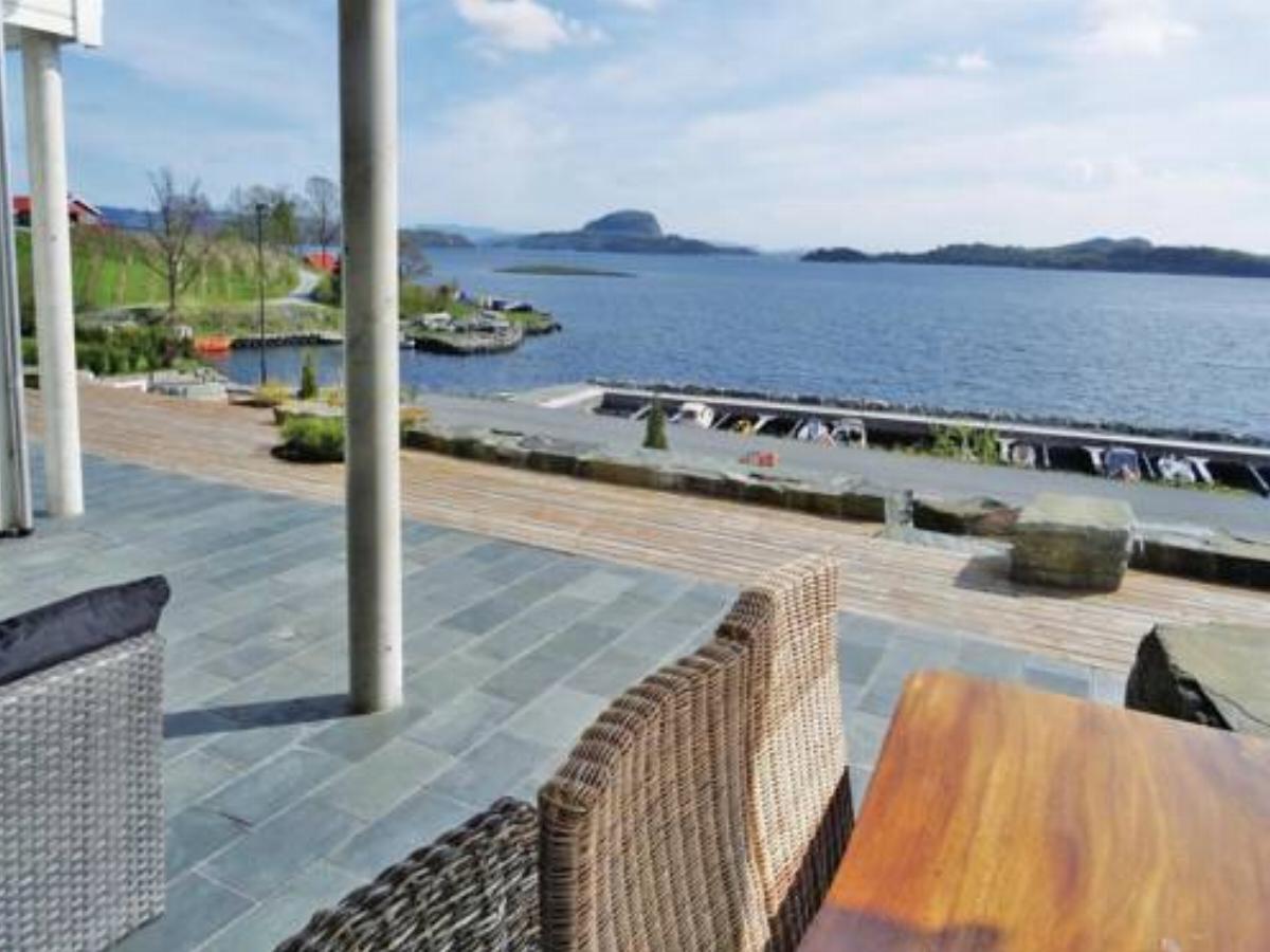 Three-Bedroom Apartment with Sea View in Fister Hotel Fister Norway