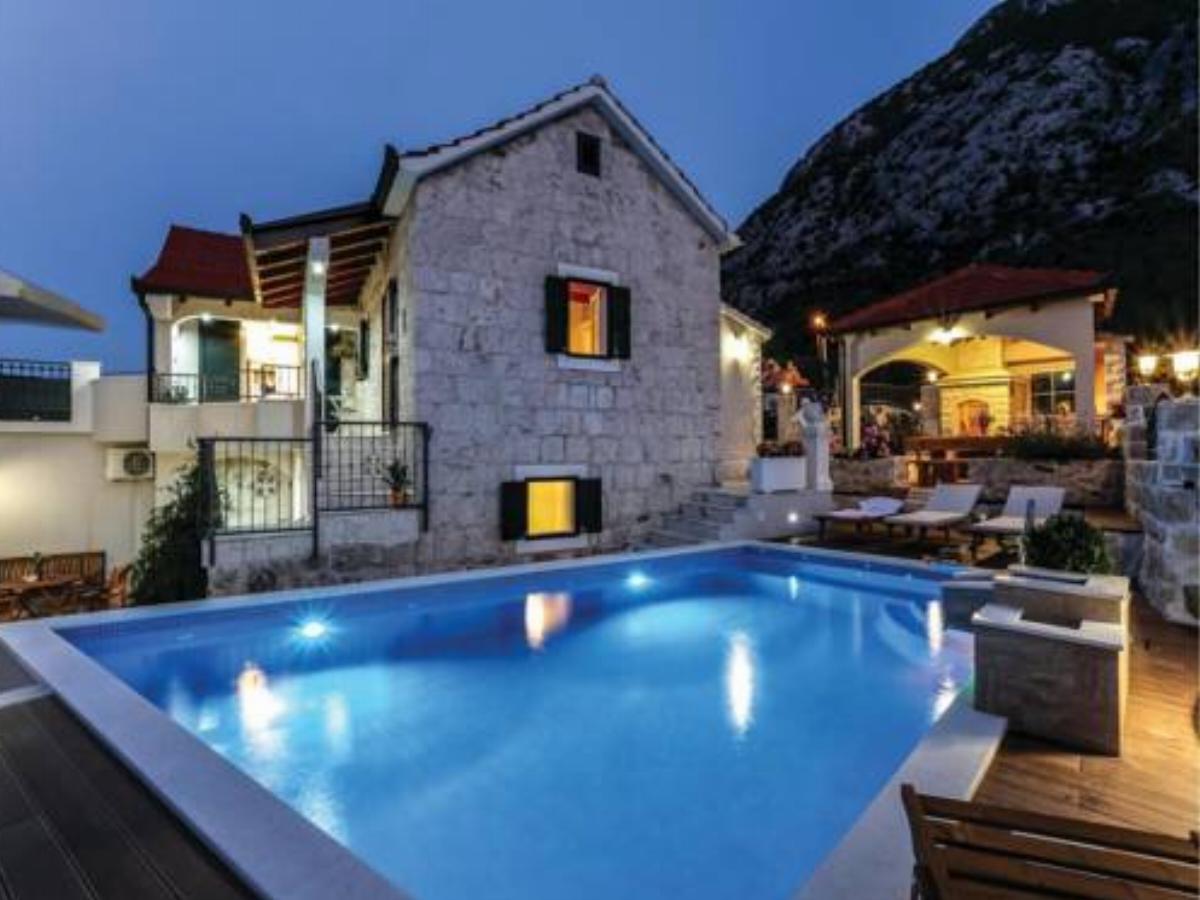 Three-Bedroom Holiday Home in Gata Hotel Gata Croatia