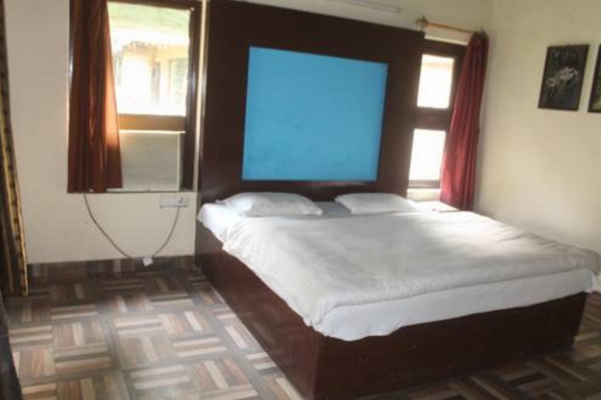 Traditional Stay in Corbett Hotel Garjia India