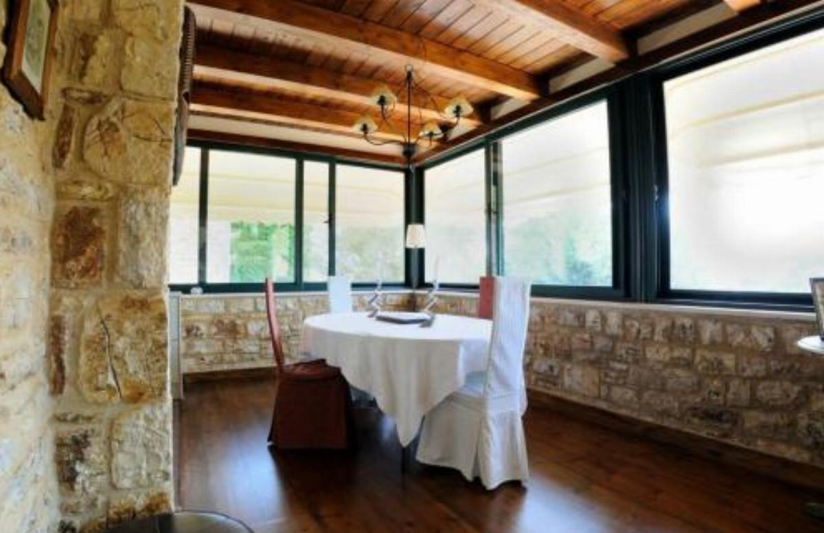 Traditional Stone Villa Hotel Karpofóra Greece