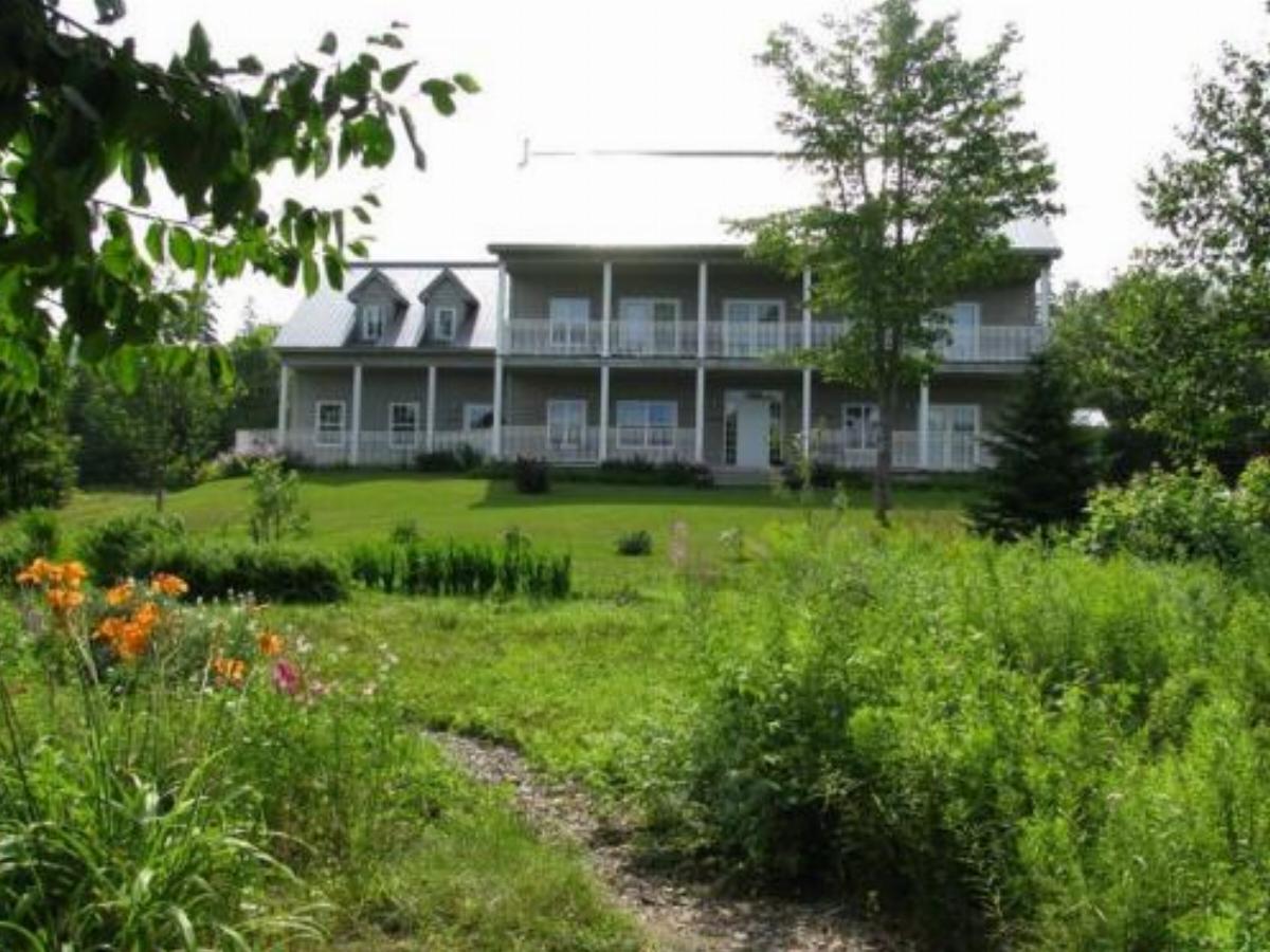 Tulloch Inn & Gifts Hotel Whycocomagh Canada