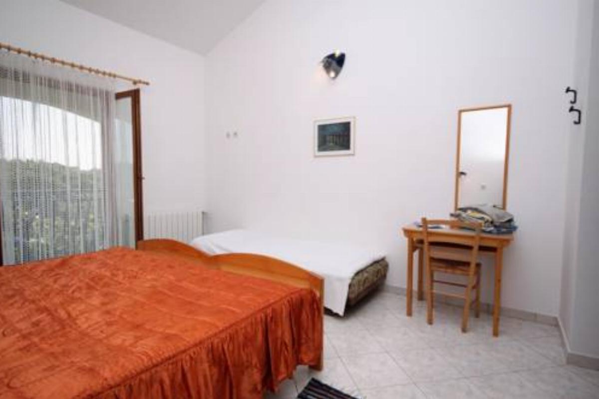 Twin Room Gornje selo 5170b Hotel Grohote Croatia