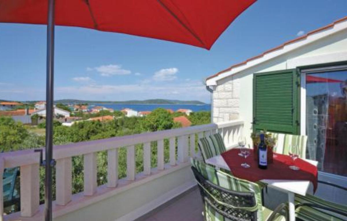 Two-Bedroom Apartment Drvenik Mali with Sea View 07 Hotel Velike Kuknjare Croatia