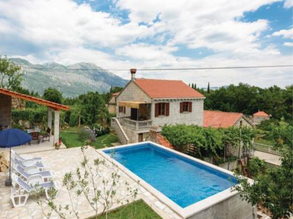 Two-Bedroom Apartment Gruda with an Outdoor Swimming Pool 08 Hotel Gruda Croatia