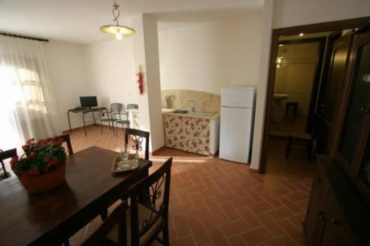 Two-Bedroom Apartment in loc Fontespadini I Hotel Riparbella Italy