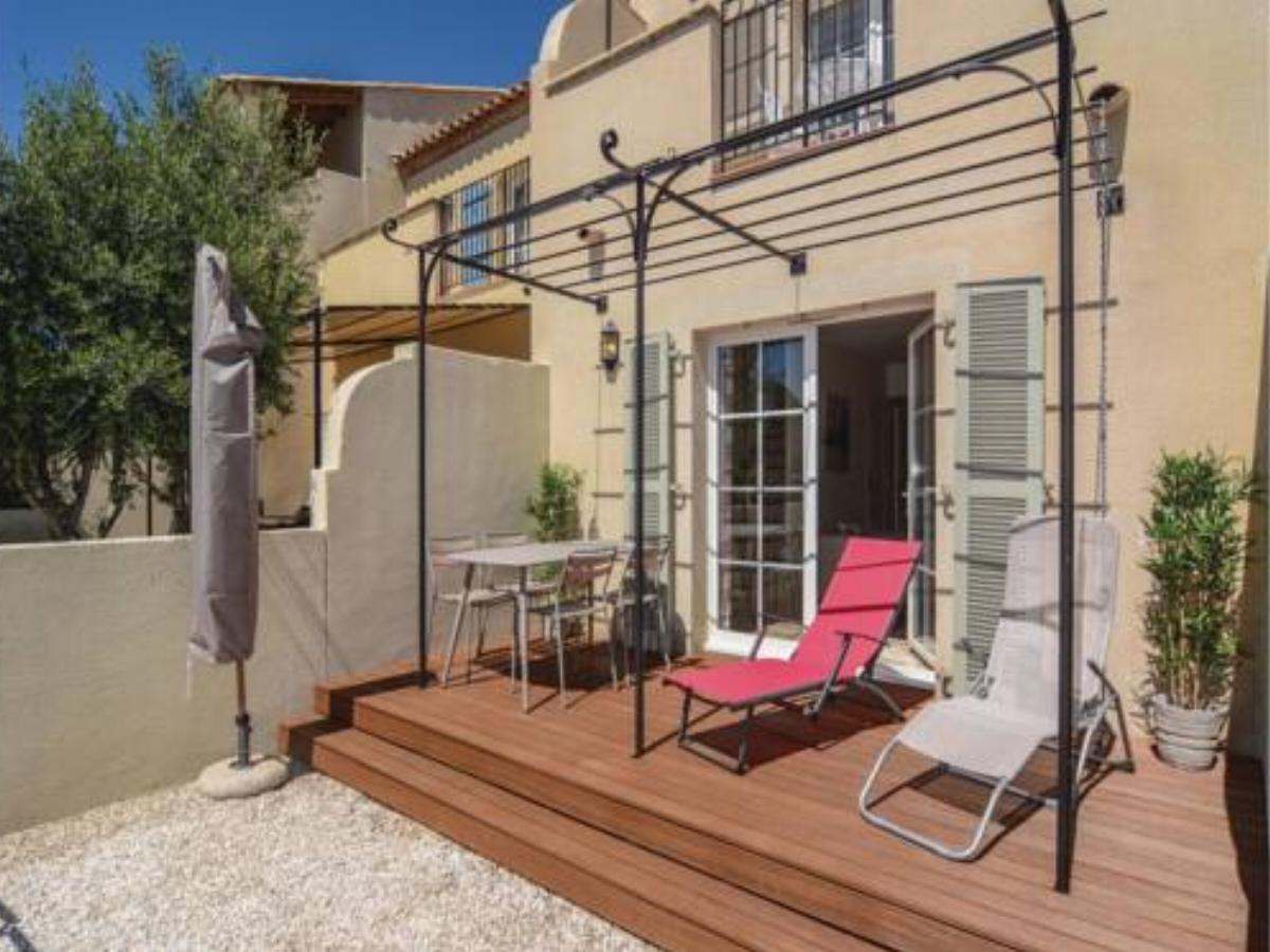 Two-Bedroom Holiday Home in Aigues Mortes Hotel Aigues-Mortes France